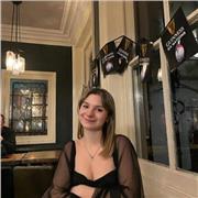 Studentessa universitaria disponibile per ripetizioni e aiuto compiti